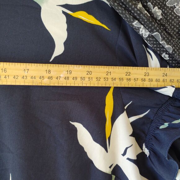 Lane Bryant women's bundle of 2 floral tops size 22 - Picture 6 of 8